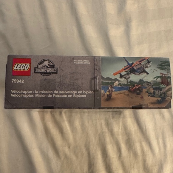 LEGO Jurassic World Velociraptor: Biplane Rescue Mission 75942; New in Box - Picture 4 of 6